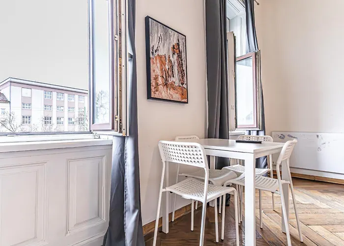 Two Charming Near Volksoper & Akh Apartment