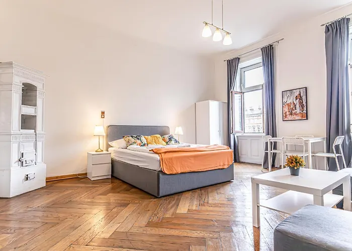 Two Charming Near Volksoper & Akh Appartamento