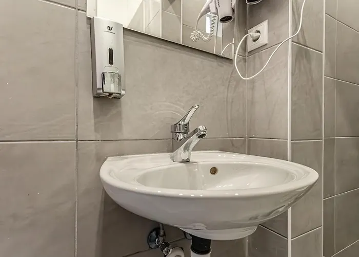 Two Charming Near Volksoper & Akh Apartment Vienna